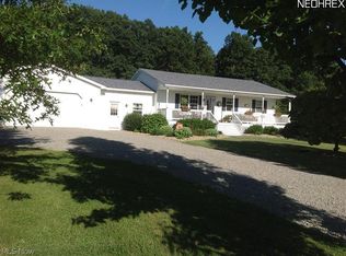 914 Walnut Grove Dr, New Waterford, OH 44445