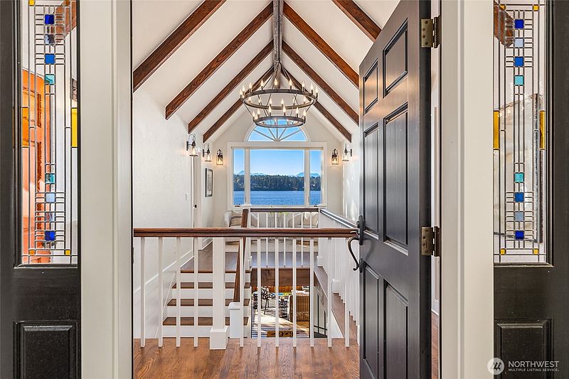 3rd image of 8405 Hansen Road NE