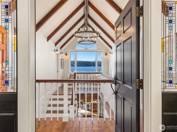 8405 Hansen Road NE, Bainbridge Island, WA 98110