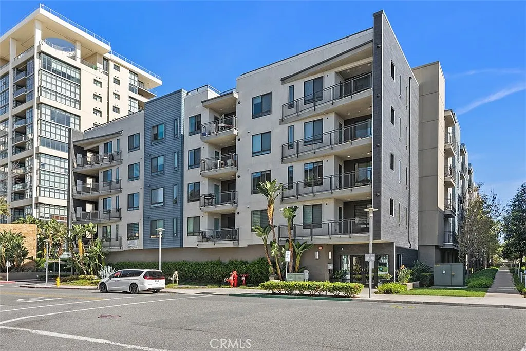 2 bed, 1075 sqft, $4,000 — Photo 1