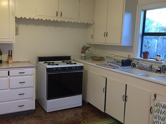 4th image of 408 Cleveland Ln #A