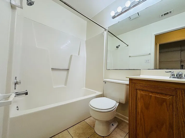 1210B University Ter — Photo 8