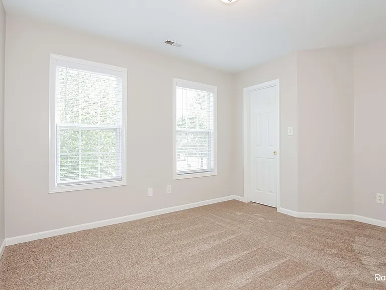 10409 Hugue Way — Photo 14