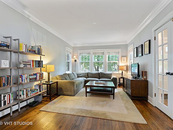 4th image of 1916 W Larchmont Ave