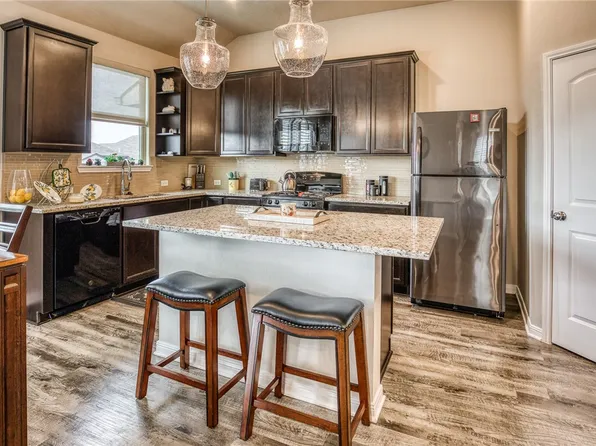 1004 Rootstock Rd, Brenham, TX 77833