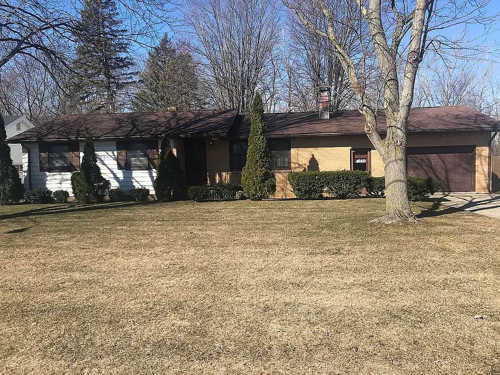 4566 Greenfield Dr photo 1