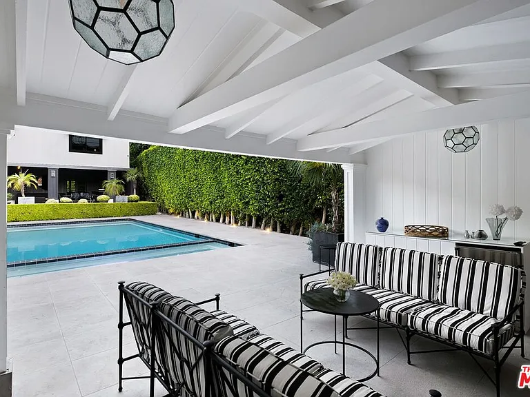 1443 N Doheny Dr — Photo 24