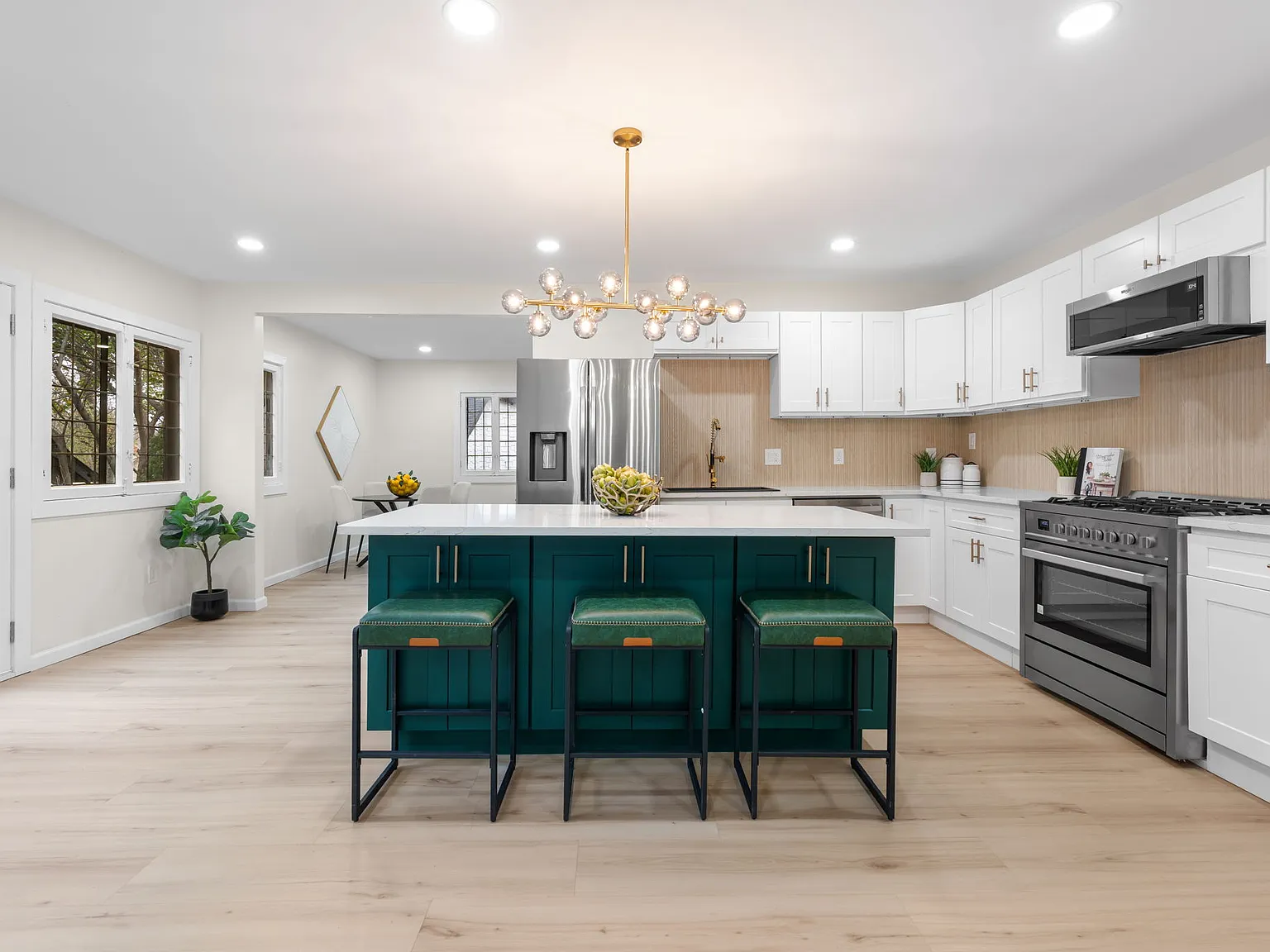 4 bed, 4.5 bath, 3802 sqft, $4,000 — Photo 4