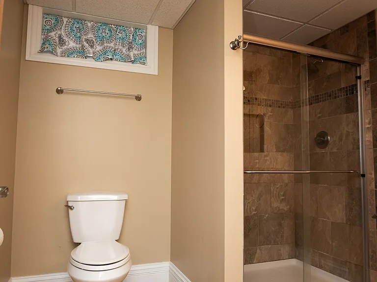 405 Galway Dr — Photo 56
