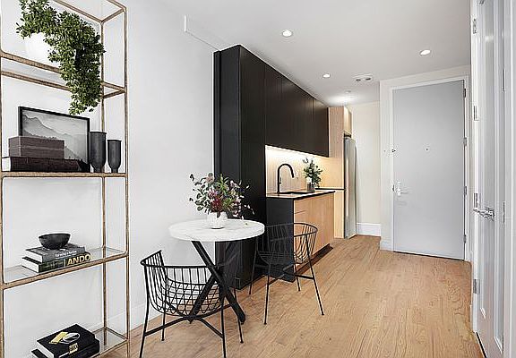 4th image of 242 W 132nd St #3A