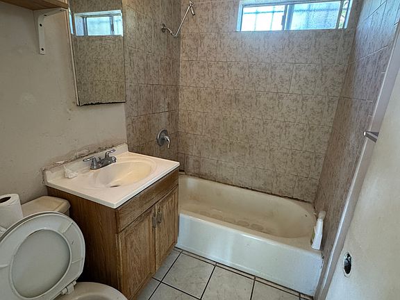 3rd image of 3609-11 Highland Ave #3611