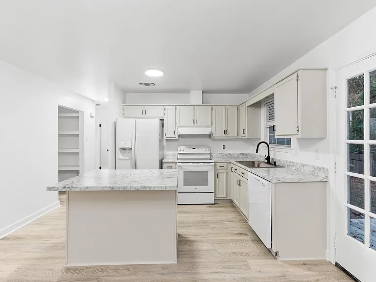 153 Richmond Rd — Photo 5