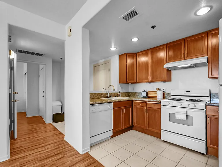 580 W Main St #318 — Photo 7