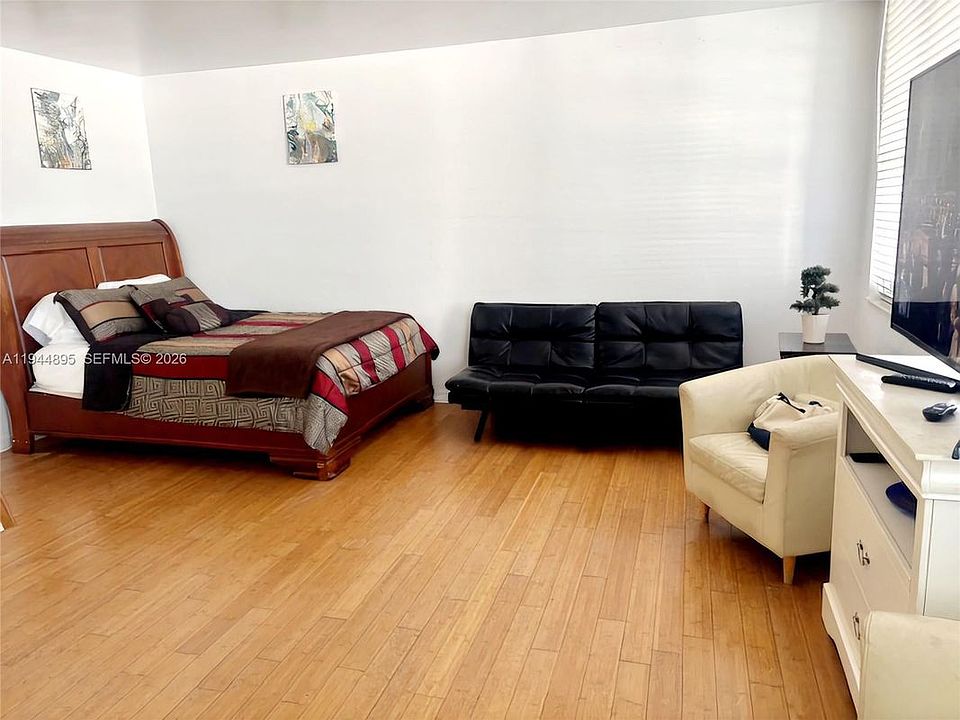 2nd image of 100 Lincoln Rd #812