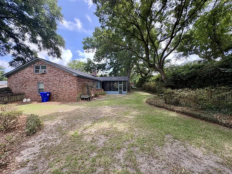 1003 Chambers Ln — Photo 33