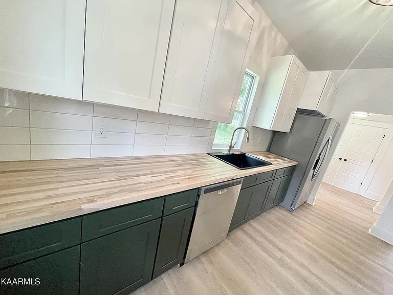 1709 E Glenwood Ave — Photo 10
