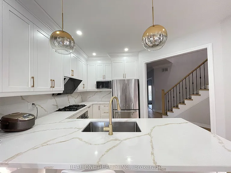 485 English Rose Ln #ONE ENSUITE ON SECON — Photo 4