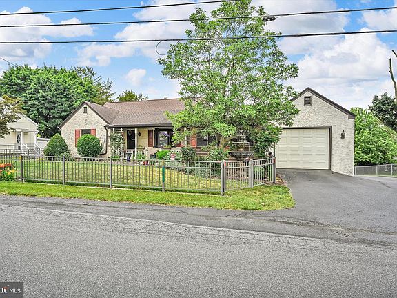 2nd image of 4 N Conestoga View Dr