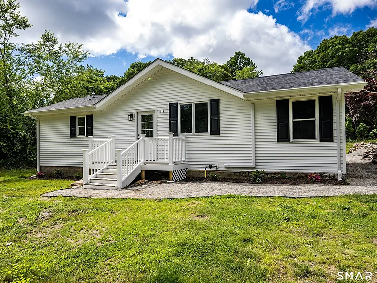 115 Shore Dr — Photo 2