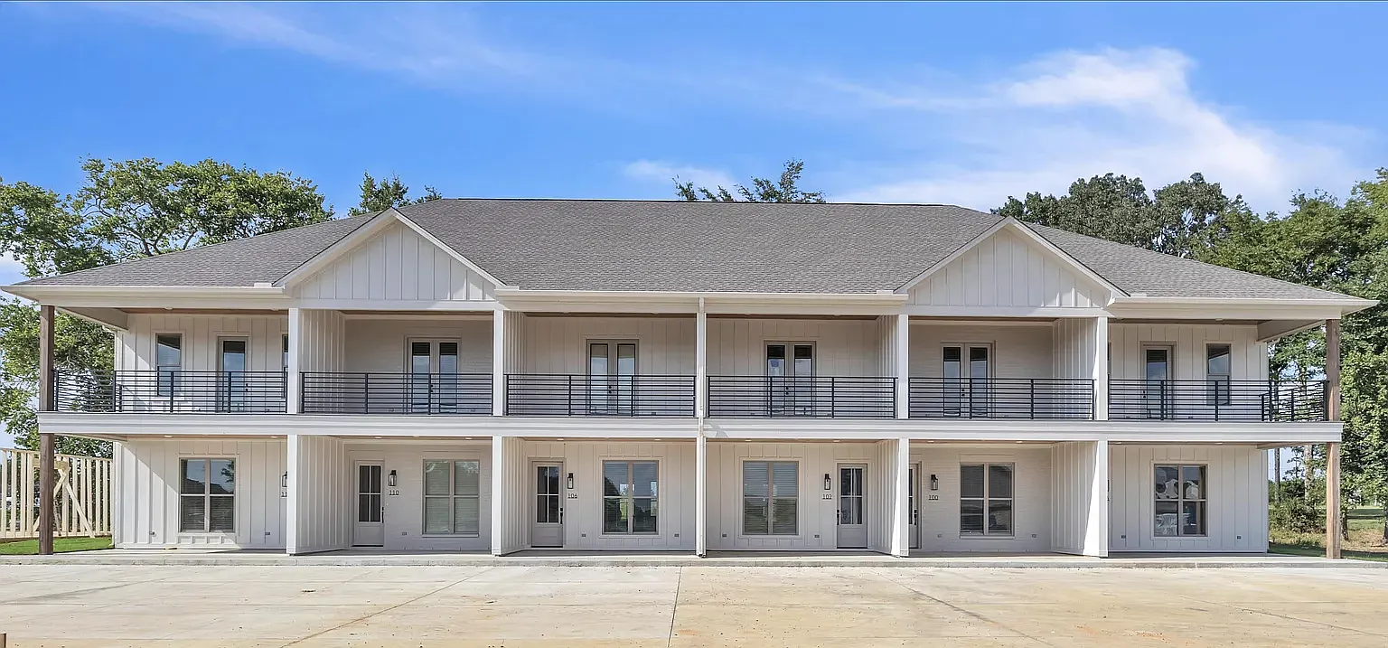 3 bed, 2.5 bath, 1600 sqft, $2,500 — Photo 1
