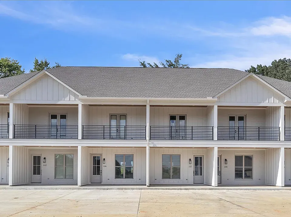 106 Breezeway Cv