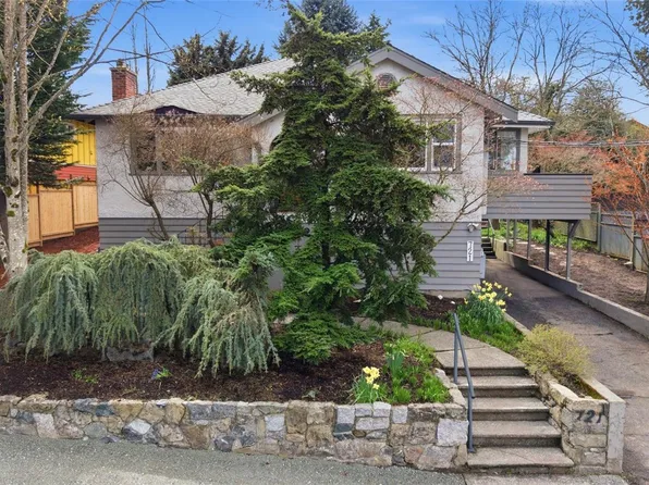 721 Snowdrop Ave, Saanich, BC V8Z 2N3