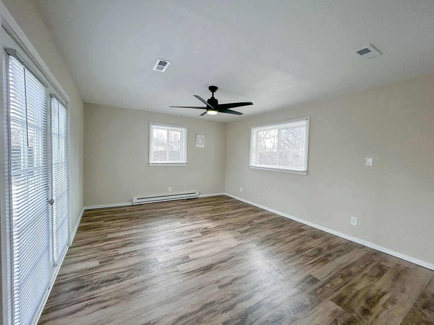 4 bed, 1.5 bath, 1448 sqft, $2,795 — Photo 4