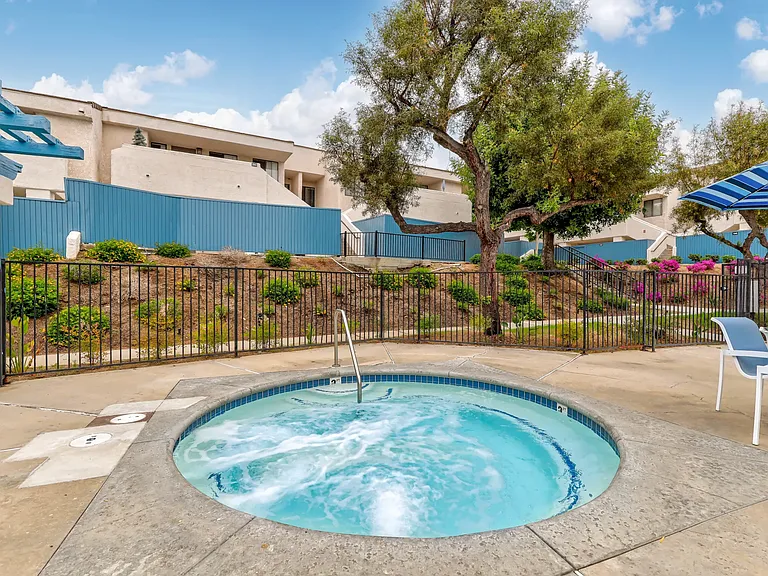 Vista Springs Apartments — Photo 18