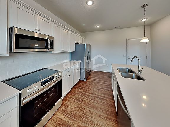 3rd image of 1014 Castor Dr