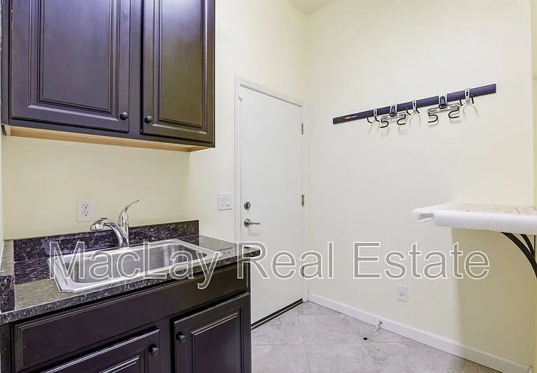 1142 E Bajor St — Photo 25