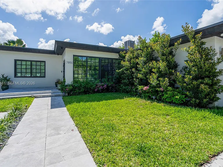 7850 Hawthorne Ave — Photo 4