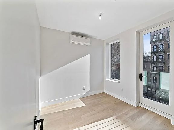 4th image of 727 De Kalb Ave #2B
