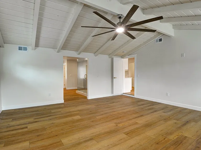 515 Crestview Dr — Photo 11