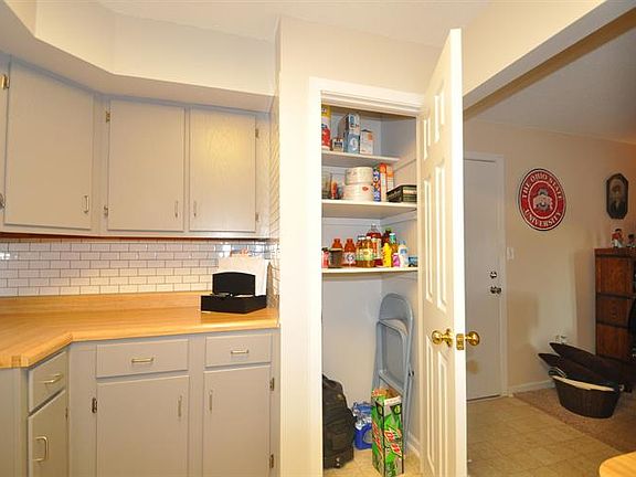 4th image of 501 Columbia Dr APT E