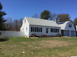 39 Evelyn Dr, Nassau, NY 12123