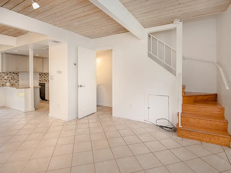 3121 Nantucket Ter — Photo 28