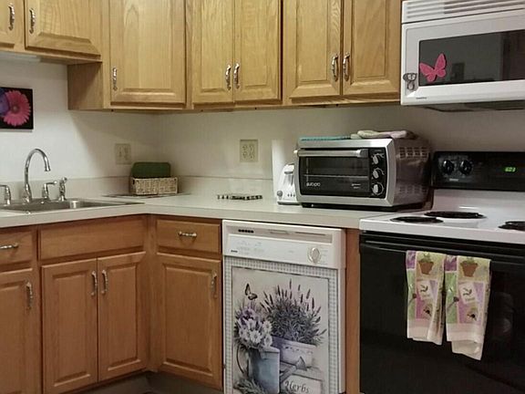 2nd image of 22 Charlotte St APT 1