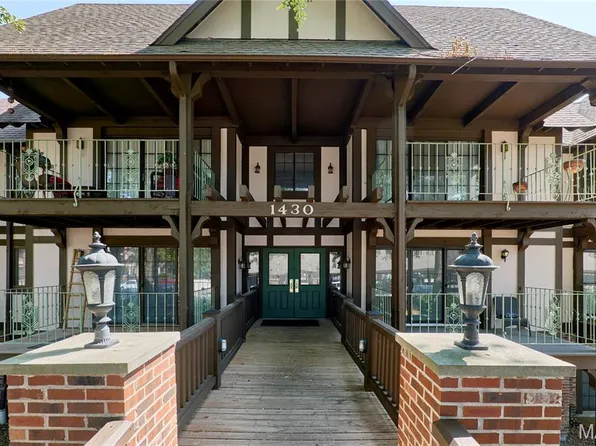 1430 Heritage Lndg APT 102, Saint Charles, MO 63303