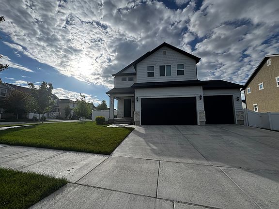 2nd image of 164 N Desert Sage Dr