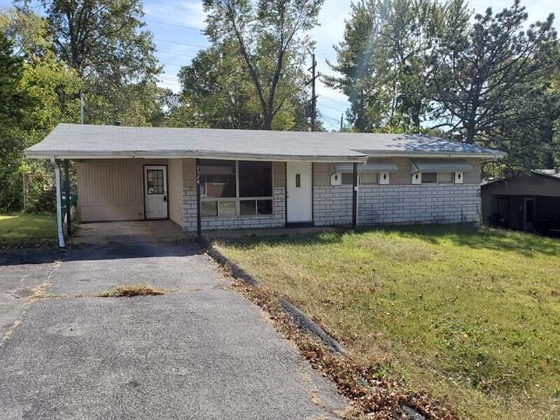 1st image of 2028 Sun Valley Dr
