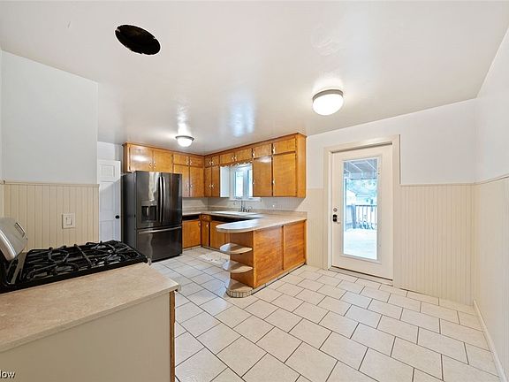 4th image of 4800 Elyria Ave