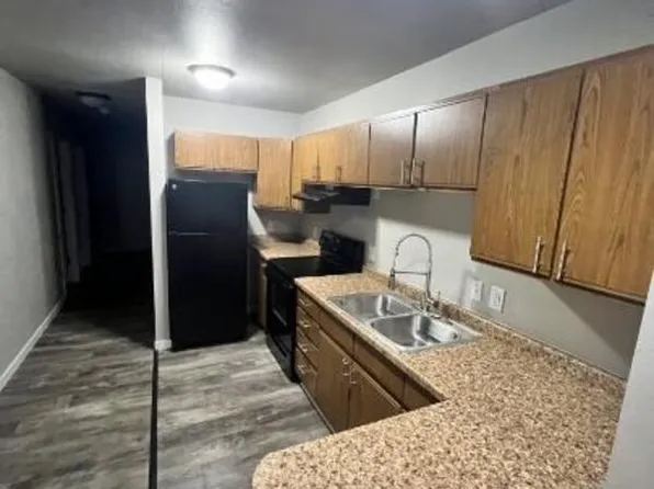 835 Wisconsin St #2D, Oshkosh, WI 54901