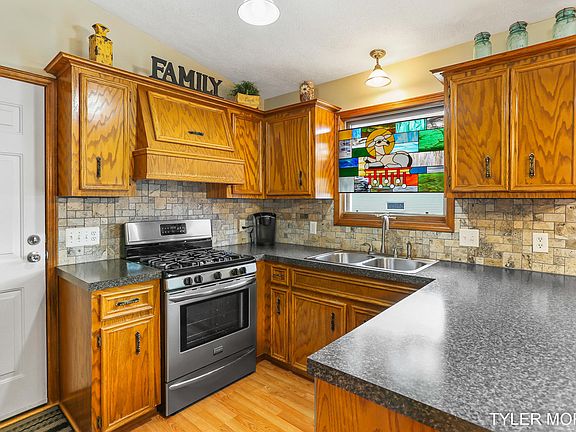 3rd image of 2026 Oak Hollow Dr