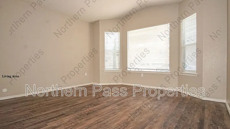 4 bed, 2.0 bath, 1740 sqft, $1,795 — Photo 4