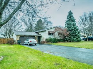 315 Old Oak Dr, Cortland, OH