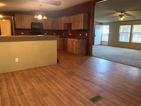 4th image of 215 County Road 1303
