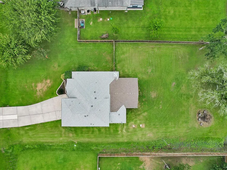 7223 Wedgewood Dr — Photo 3
