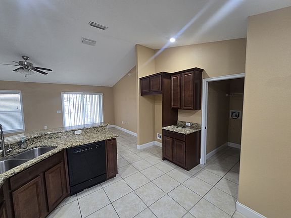 5th image of 1718 Belmont Ave #1
