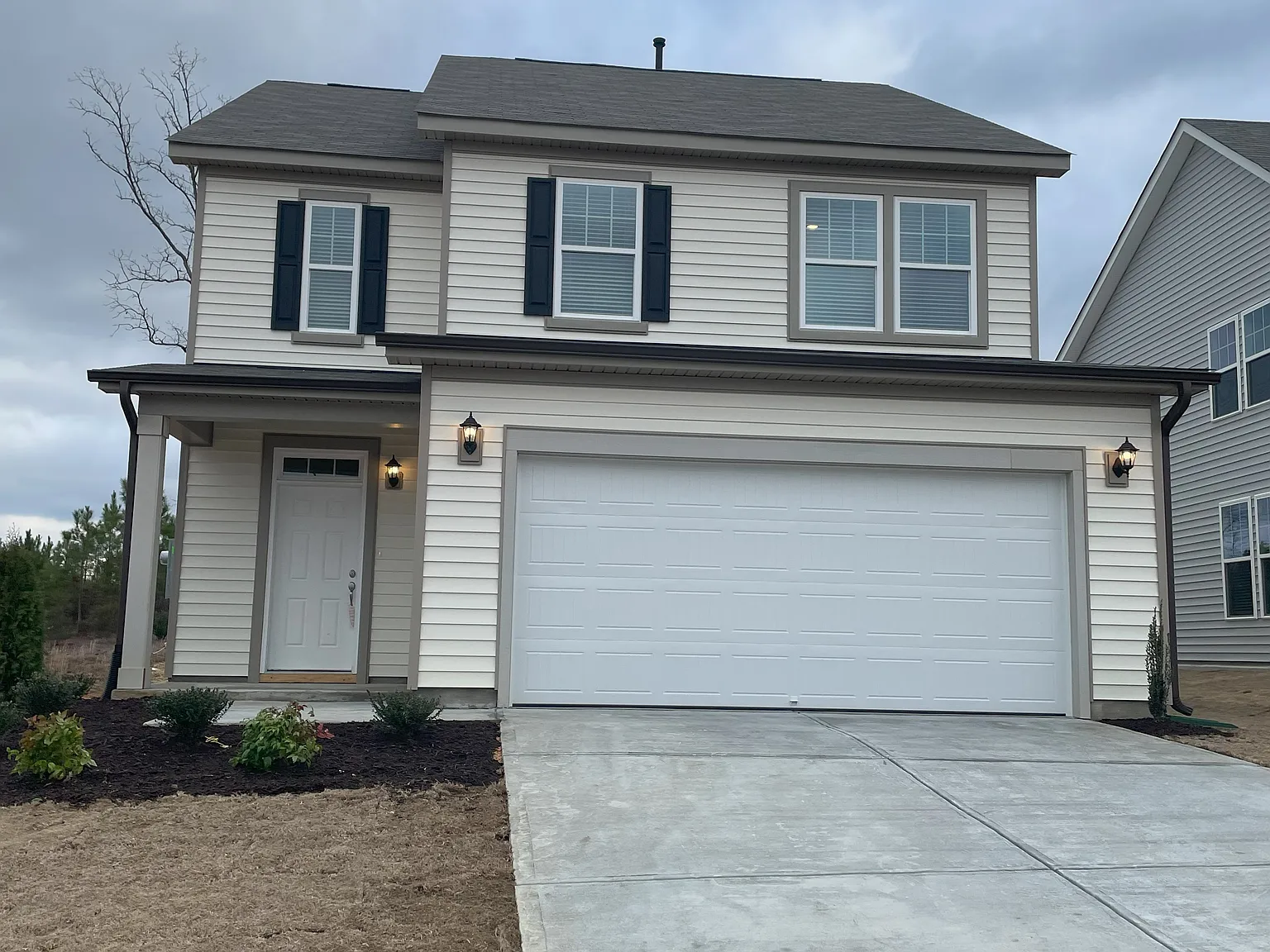 4 bed, 2.5 bath, 1985 sqft, $2,149 — Photo 2