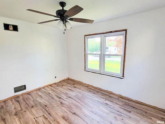 3rd image of 225 Hickory St